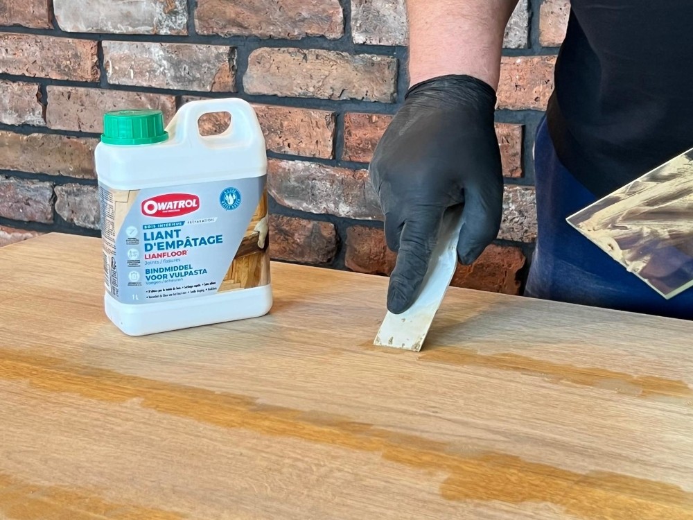 Jak wypełnić szczeliny w podłodze drewnianej – poradnik krok po kroku z Owatrol Lianfloor