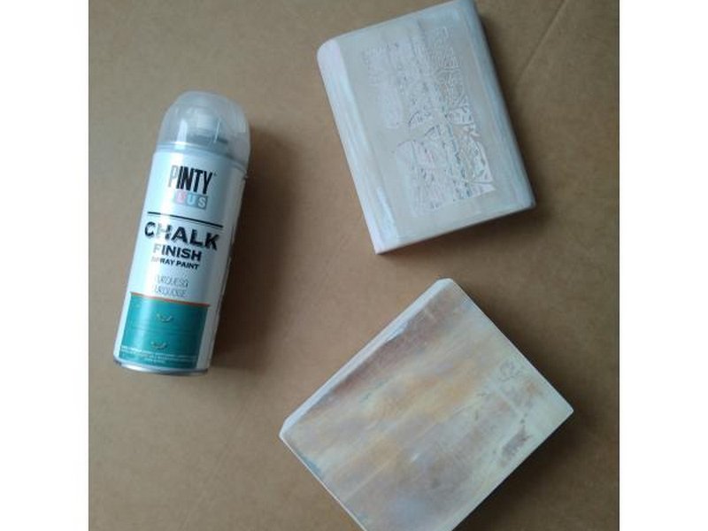 Zapraszamy do zapoznania się z nowym artykułem na temat farby kredowej do mebli w sprayu Chalk Paint Spray